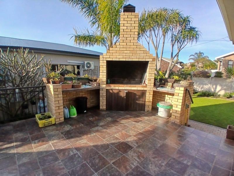 4 Bedroom Property for Sale in Fraaiuitsig Western Cape